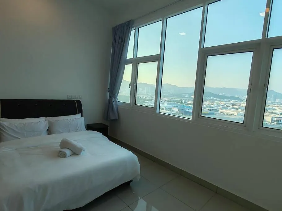 Invincible Seaview Vacation Condo 3R3B 8Pax Bayan Lepas