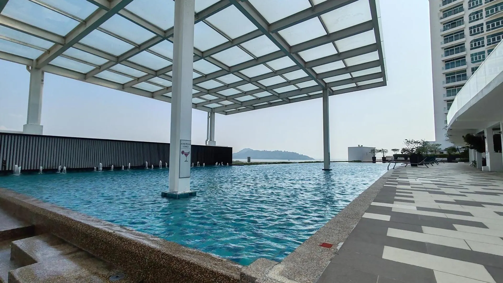 Invincible Seaview Vacation Condo 3R3B 8Pax Bayan Lepas