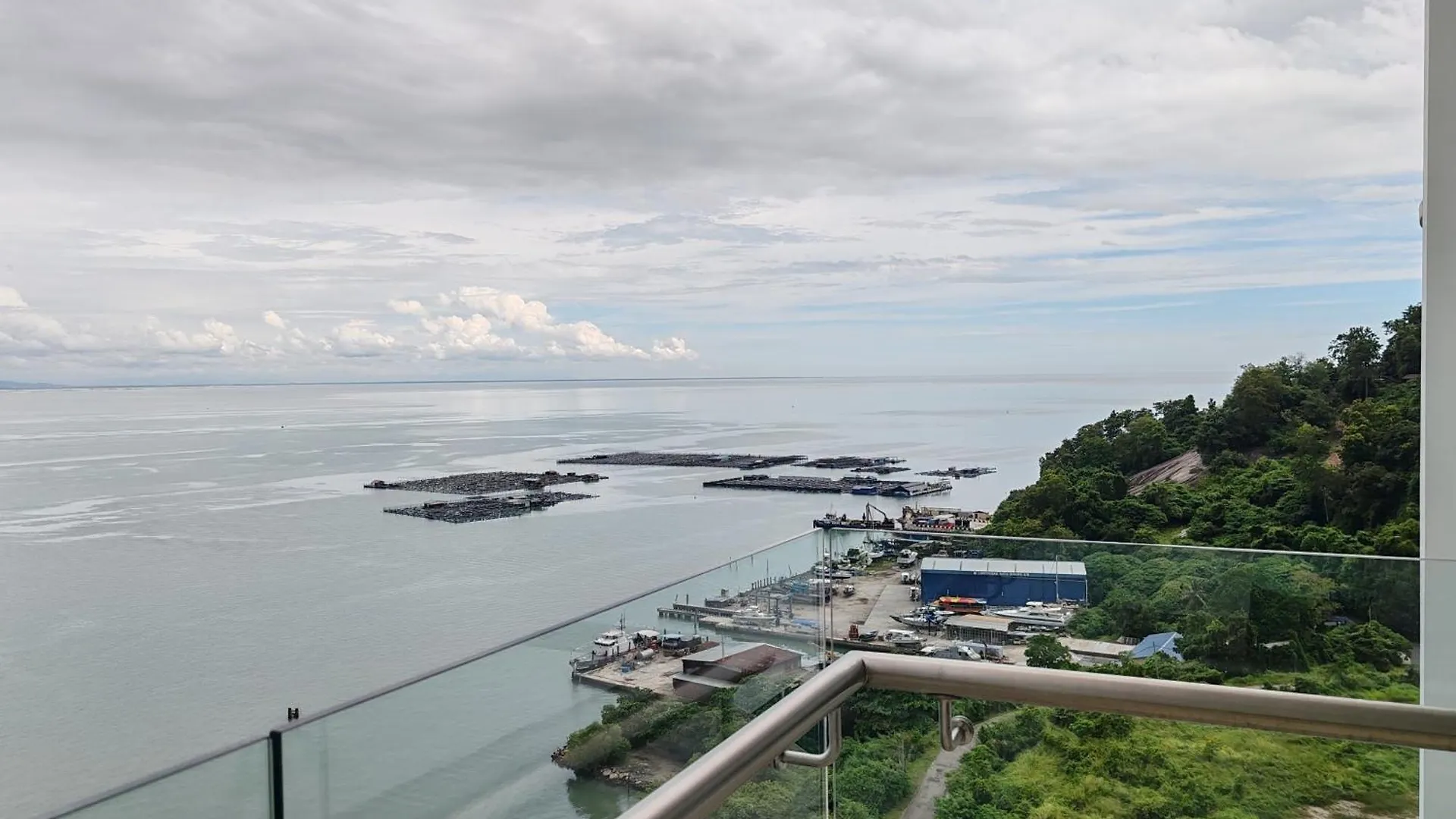 Apartment Invincible Seaview Vacation Condo 3R3B 8Pax Bayan Lepas