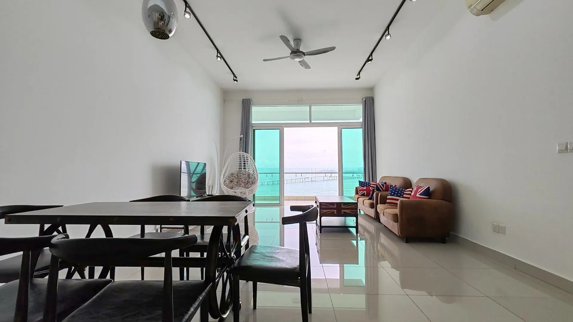 Invincible Seaview Vacation Condo 3R3B 8Pax Bayan Lepas Apartment
