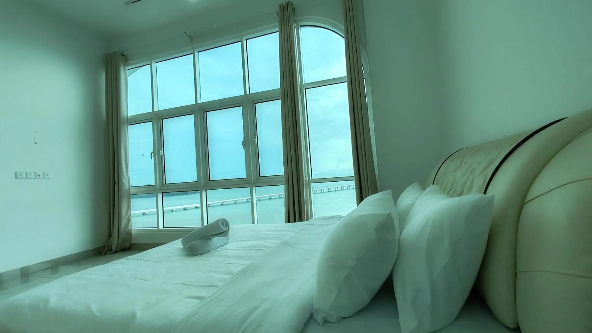 Apartment Invincible Seaview Vacation Condo 3R3B 8Pax Bayan Lepas