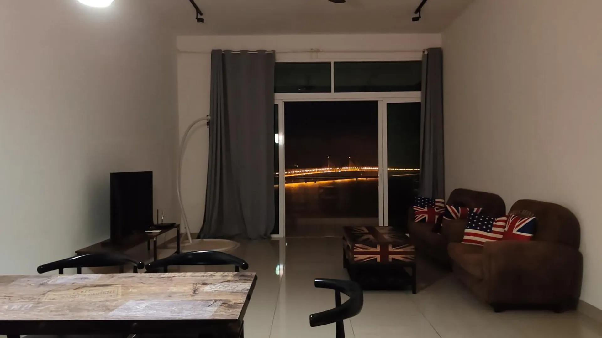 Apartment Invincible Seaview Vacation Condo 3R3B 8Pax Bayan Lepas
