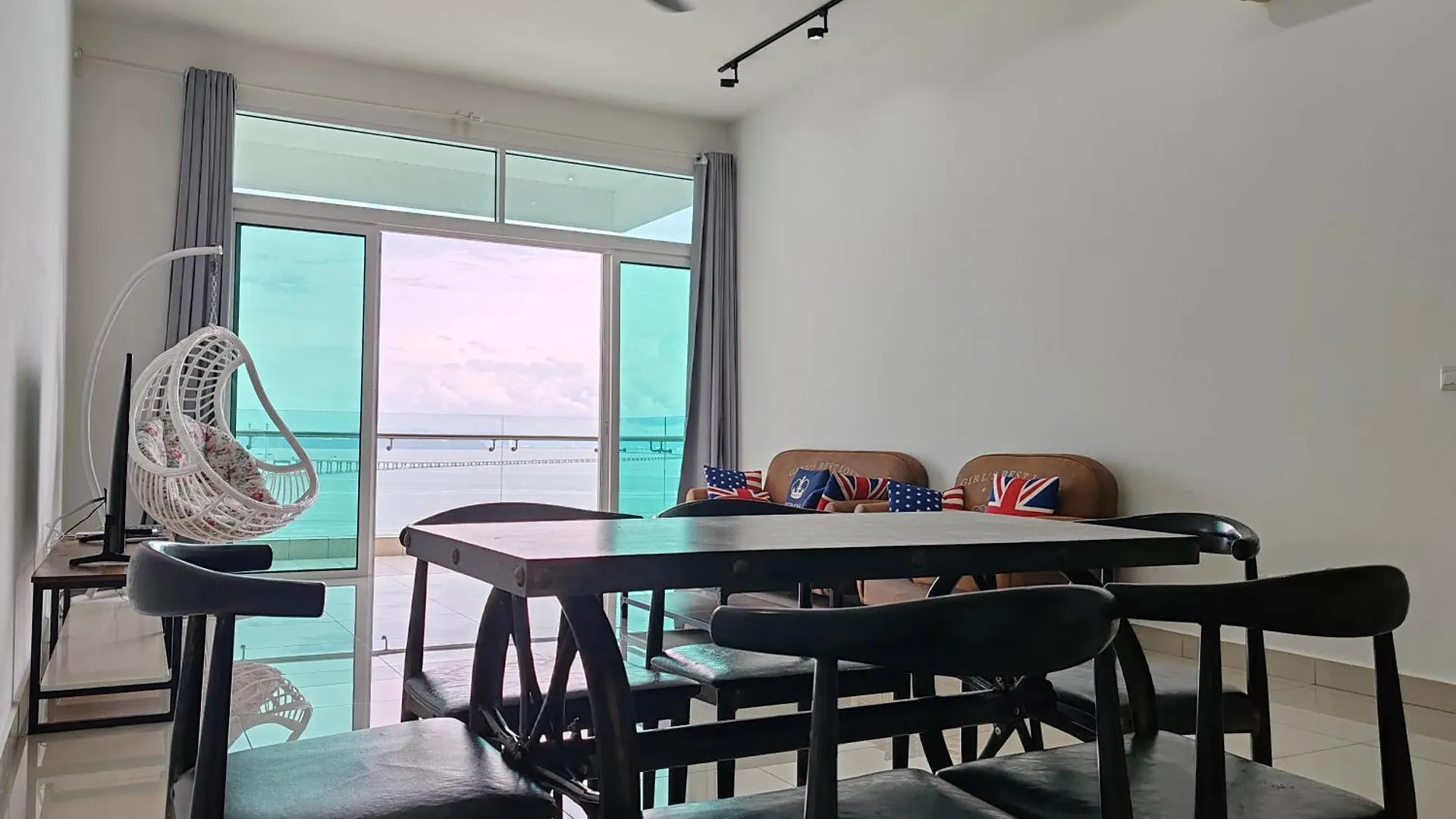 Invincible Seaview Vacation Condo 3R3B 8Pax Bayan Lepas Malaysia