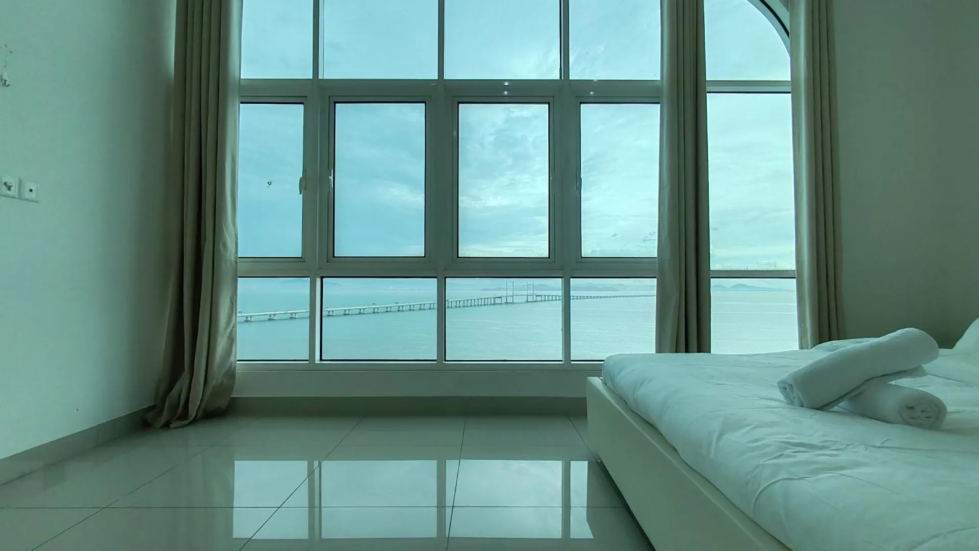 Apartment Invincible Seaview Vacation Condo 3R3B 8Pax Bayan Lepas